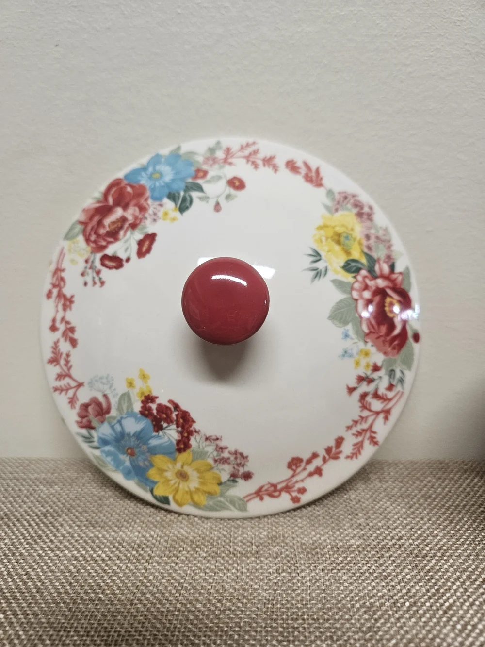 The Pioneer Woman Fancy Flourish Mini Casserole Dish with Lid - RED